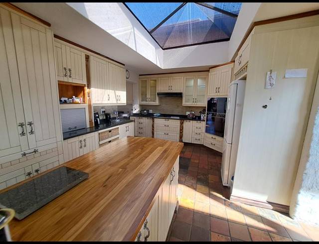 4 BEDROOM HOUSE FOR SALE IN STONERIDGE